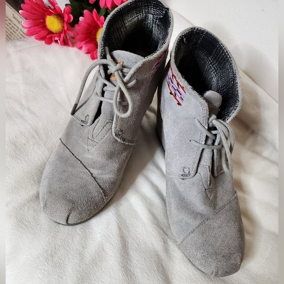 Tom's Suede Wedge Ankle Boots Lace Up Womens Shoes Booties Aztec Pattern Comfy - Picture 11 of 15